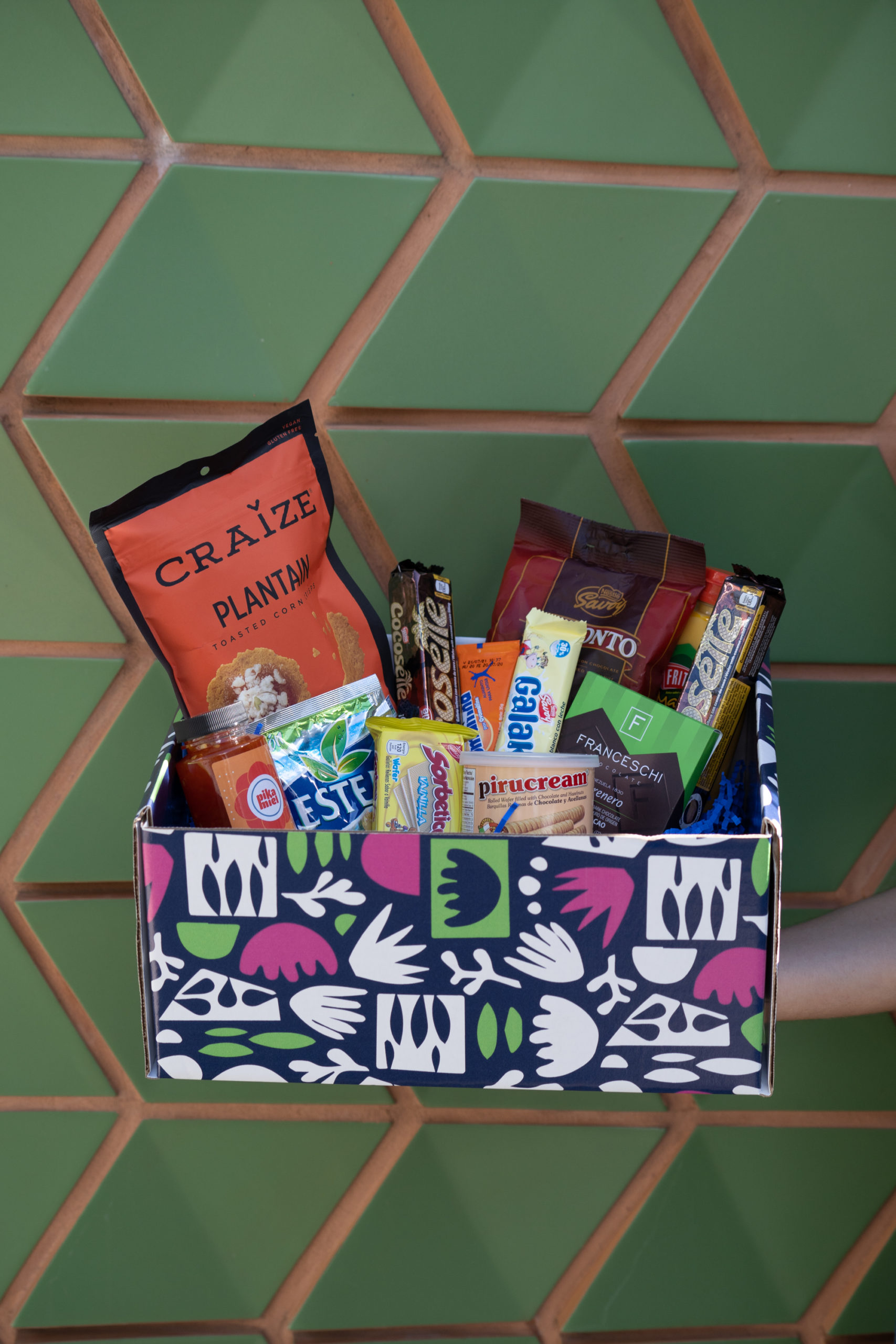 #1 Miami Gift Basket, Stunning Box