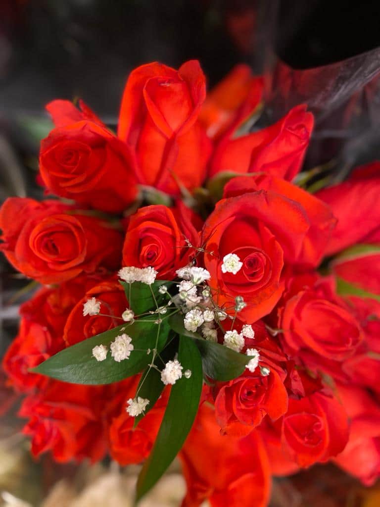 Flowers gift basket in Miami - Red Roses